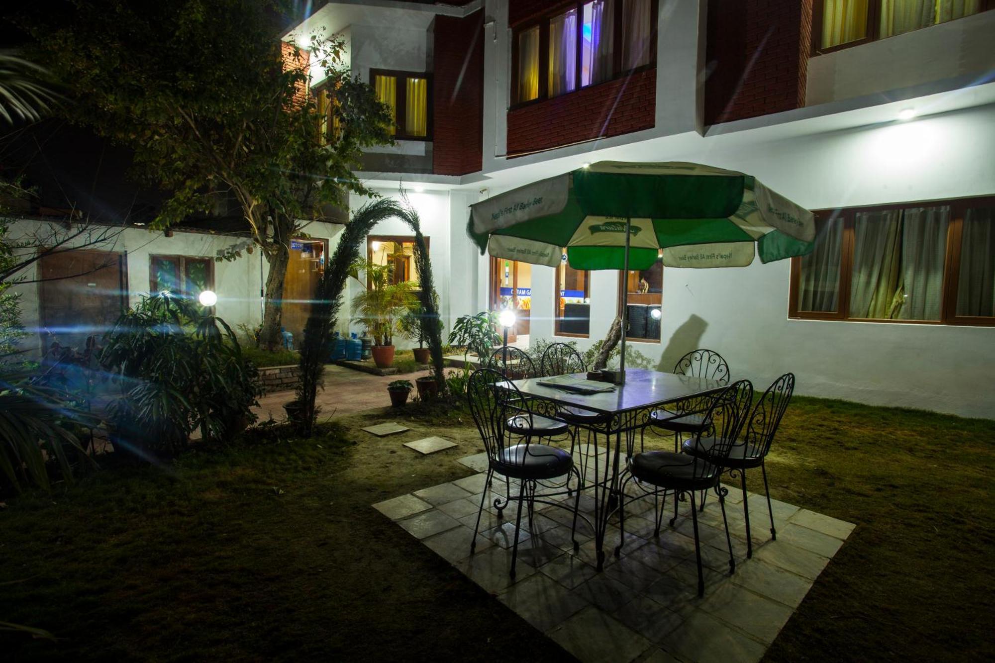 Hotel Dream City Катманду Экстерьер фото